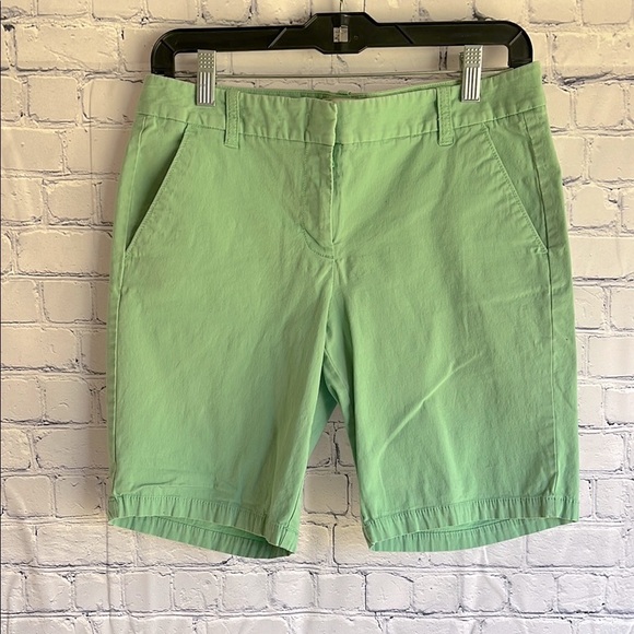 J. Crew Light Green Bermuda‎  Shorts Woman’s Size 4 - Picture 1 of 3